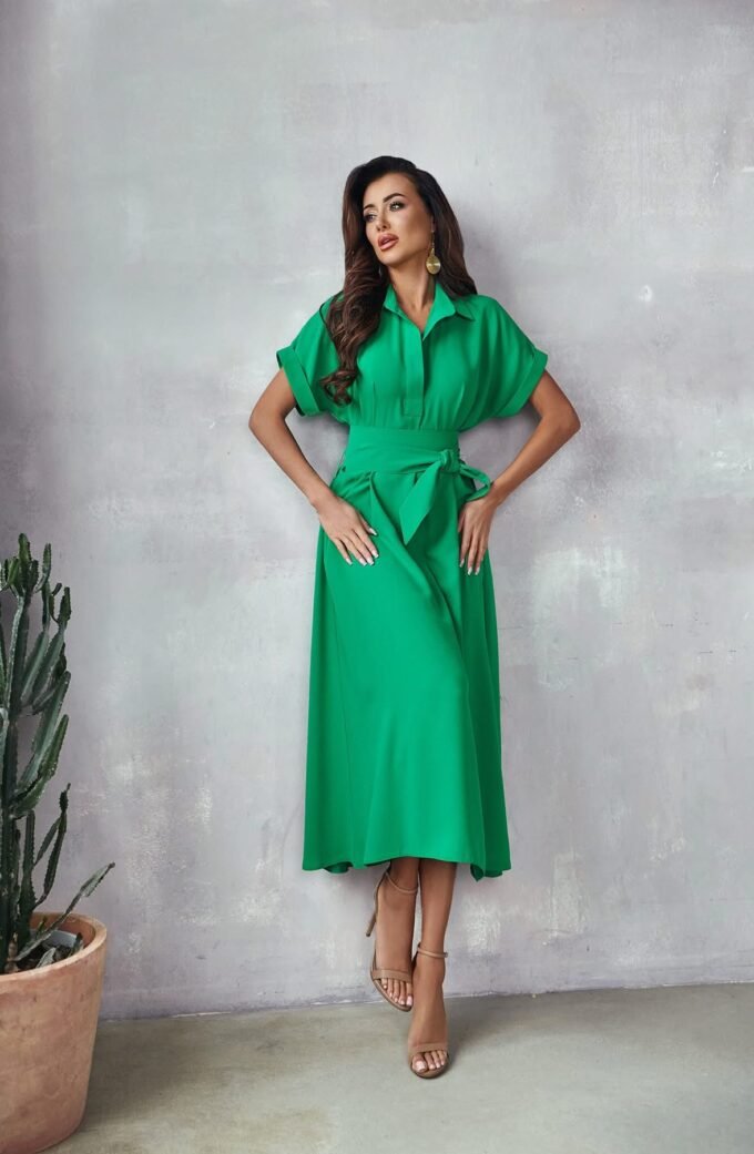 Klasyczna i elegancka sukienka w pięknej wiosennej zieleni na wiele okazji